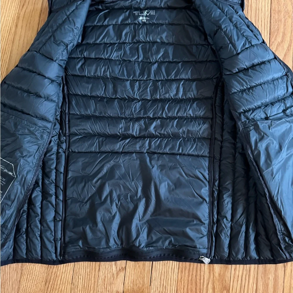 Men’s Tumi down vest NWT - Picture 8 of 10
